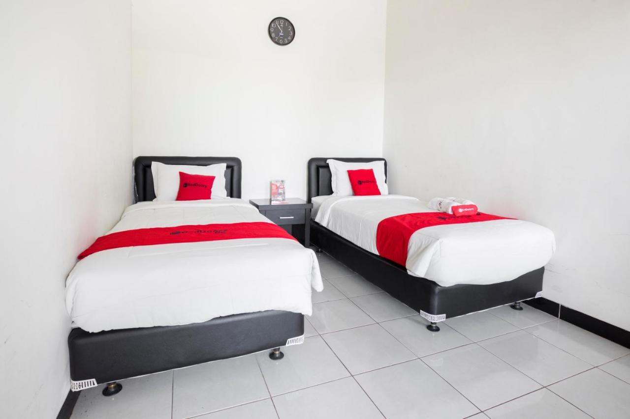 Reddoorz Plus @ Purwodadi Pasuruan Kültér fotó